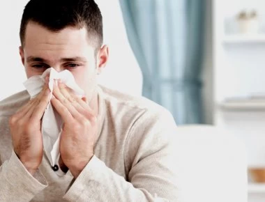 Γρίπη: Πρόληψη, αντιμετώπιση, ποιοι κινδυνεύουν και πότε να πάτε στο νοσοκομείο